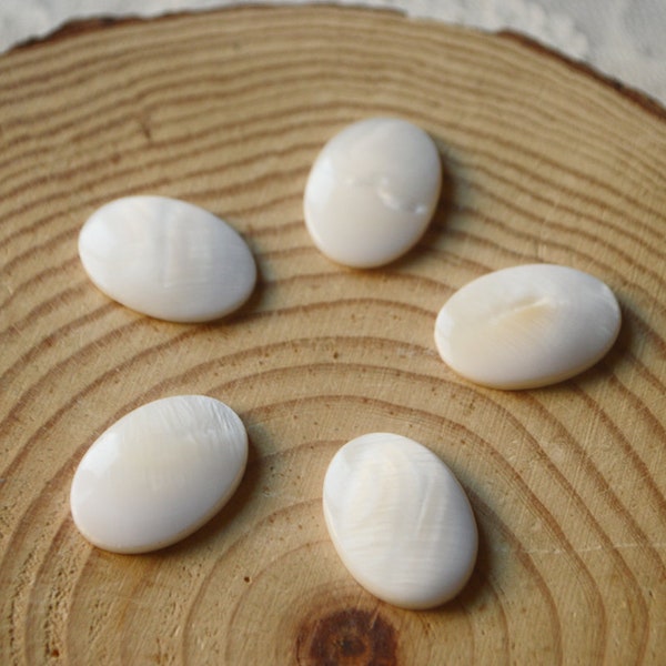 Mother of pearl oval cabochon. Medium size 25 mm. Crafts, jewellery making. Macrame, stone setting