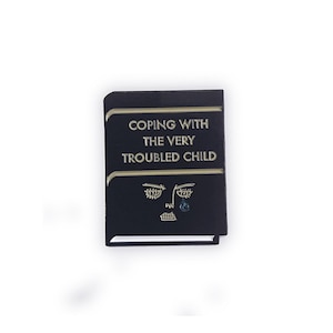 Coping With The Very Troubled Child emaille pin! Geïnspireerd door Wes Anderson, Moonrise Kingdom