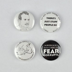 John Steinbeck Badges, knoppen, muizen en mannen, East of eden, druiven der gramschap, Amerikaans schrijver citaten,