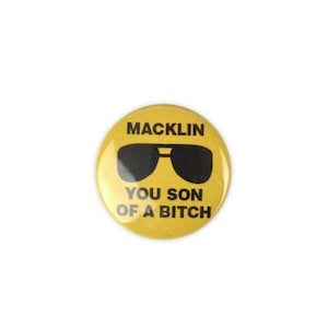 Andy Dwyer, Macklin you Son of Bitch Buton!Parks and Recreation Burt Macklin Amy Poehler, badge, FBI Special Agent Chris Pratt  ludgate