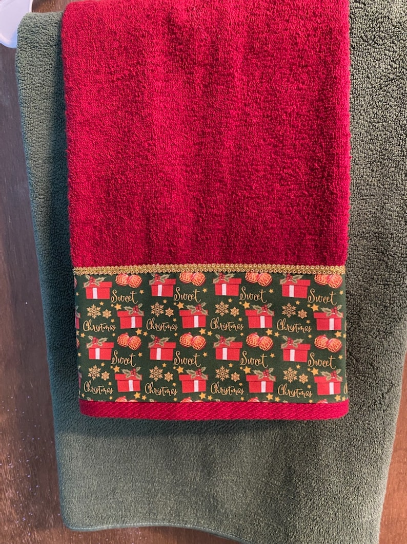 Decorative Holiday Bath Towel Set Christmas Red Green Gold - Etsy