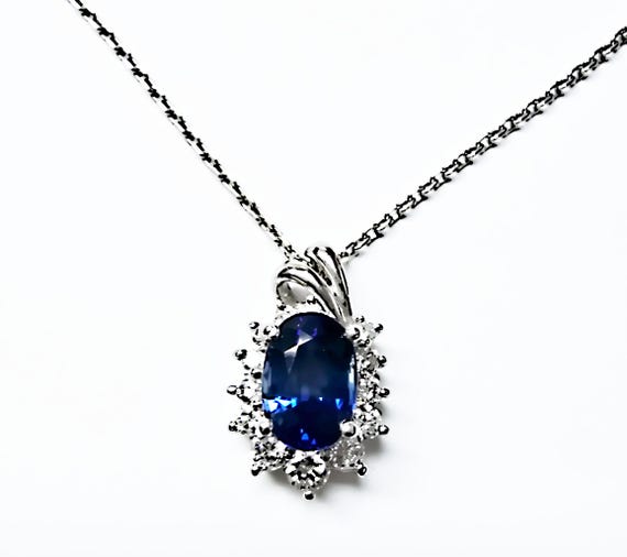 Beautiful Natural Sapphire & Diamond Halo Pendant Platinum 850