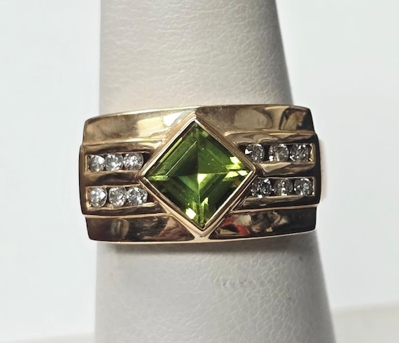 14k Yellow Gold August (Birthday) Peridot Ring