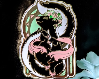 Skunk Nouveau 2" Gold Hard Enamel Pin