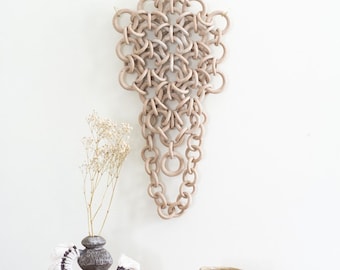 Escultura de malha de cerâmica em grés, instalação de parede em cerâmica.