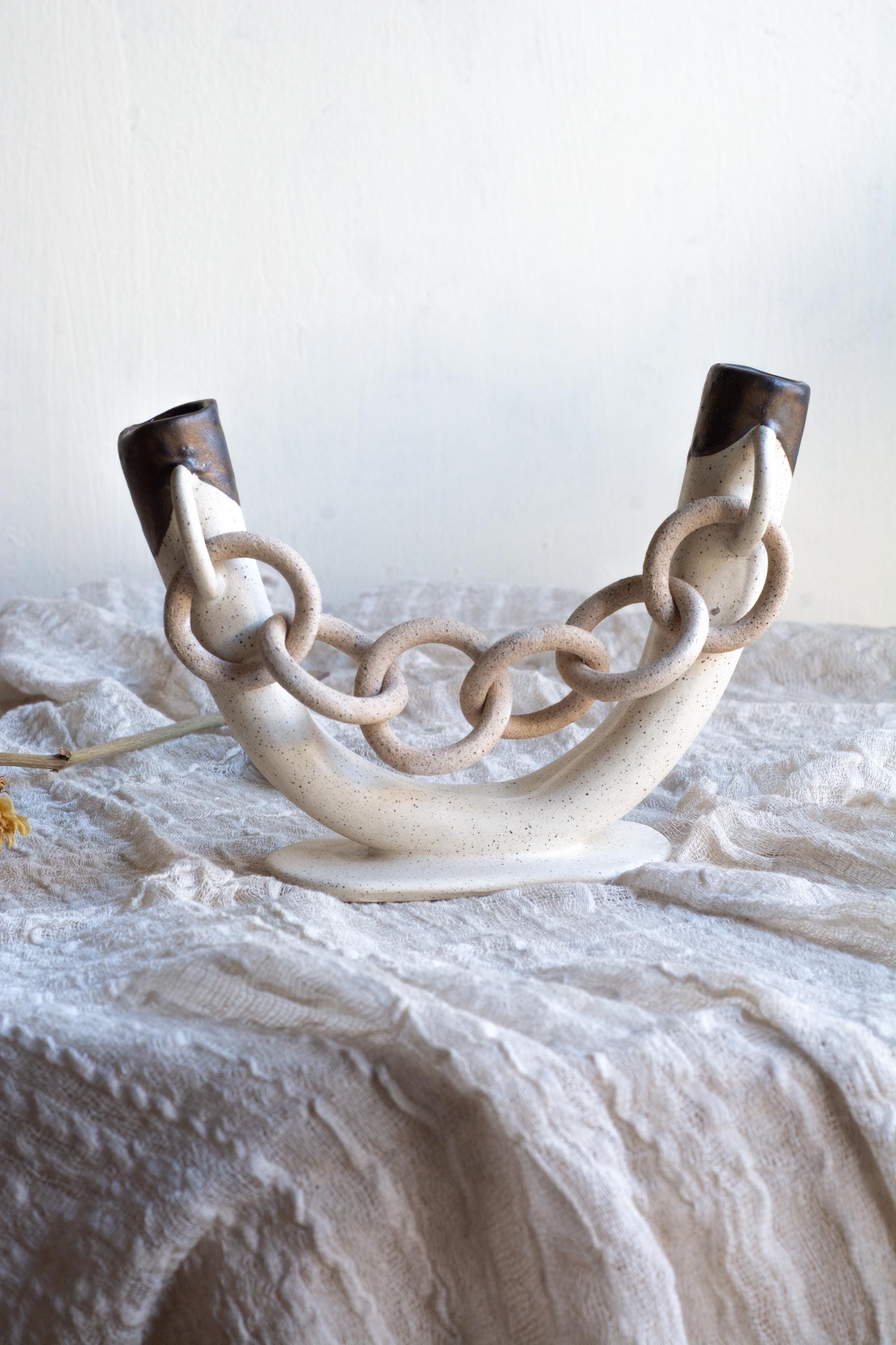 彫刻的な石器の燭台：手作りの陶器製チェーン燭台 - Etsy 日本