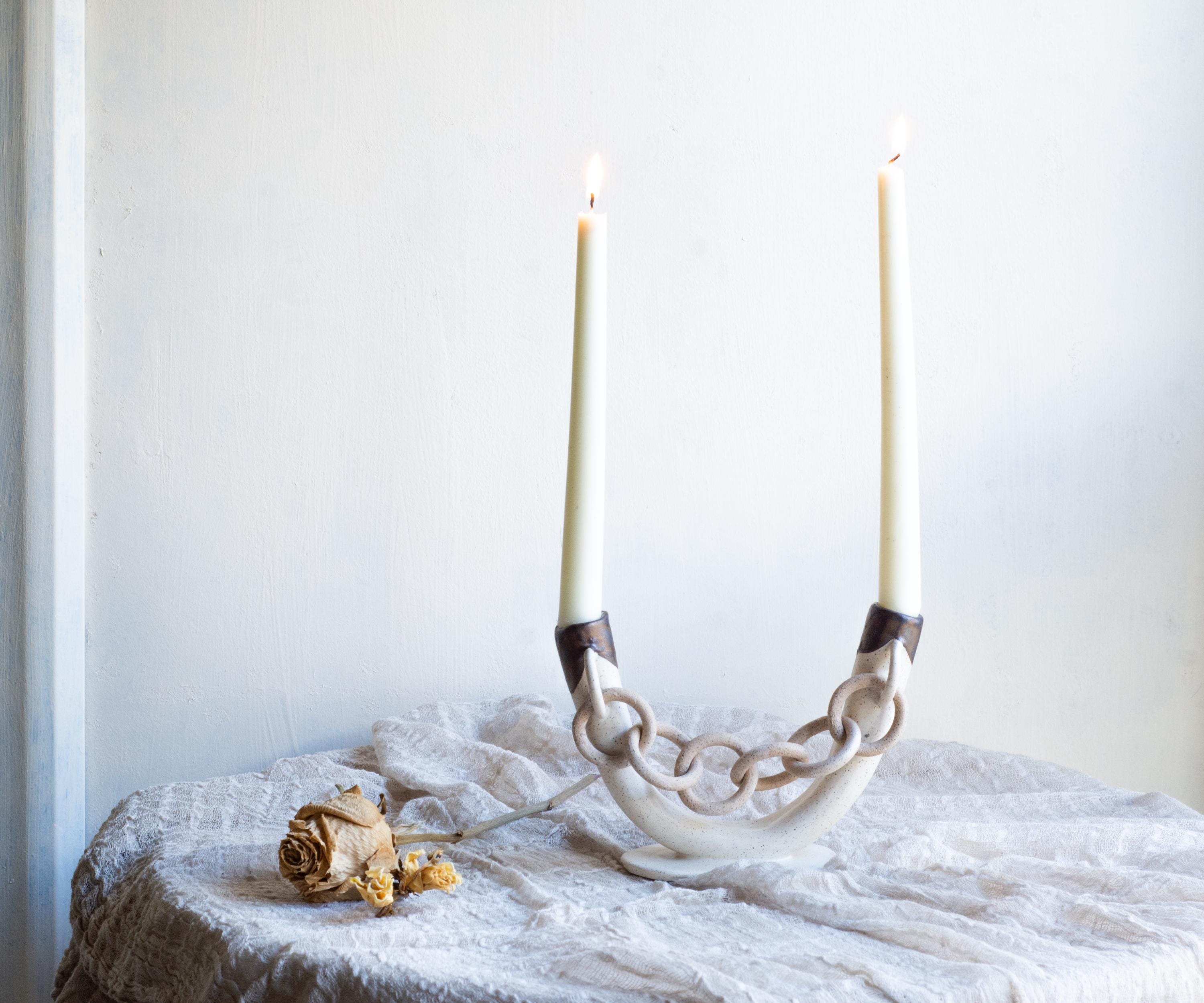 彫刻的な石器の燭台：手作りの陶器製チェーン燭台 - Etsy 日本