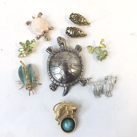 Lot Of 8 Vtg  Animal Insect Pins Brooch Earrings … - image 2