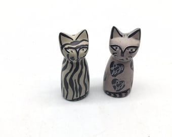 Vtg Hand Carved & Painted Cat Figurines Soapstone Folk Art Sculpture Boho 3.25