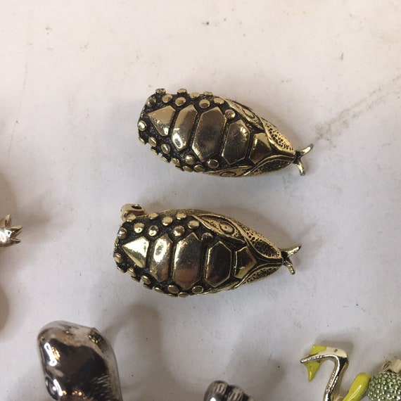 Lot Of 8 Vtg  Animal Insect Pins Brooch Earrings … - image 6