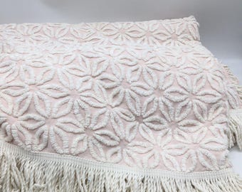 Vintage Chenille Bedspread Hofmann Pink and White Darling Daisy  104" x 90" READ