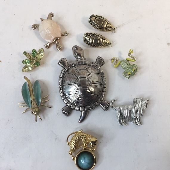 Lot Of 8 Vtg  Animal Insect Pins Brooch Earrings … - image 1