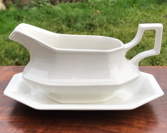 Johnson Bros Heritage Gravy Boat and Plate, Holds 12 Fl oz, Classic Octagonal Shape White Ironstone, Made in England, Circa 1980, Immaculate
