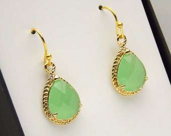 Light Green Mint Earrings, Gold Mint Green Earrings, Dusty Green Earrings, Bridesmaid Jewelry, Bridesmaid Earrings, Bridesmaid Gifts, Dangle