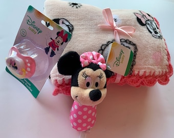 Juego de regalo de 3 piezas de manta de peluche para bebé de Minnie Mouse de Disney: rosa claro con ribete de crochet rosa