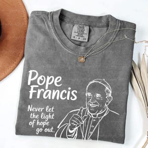 Never Let The Light of Hope Go Out Shirt, Papa Francis 1936-2025, Memorial Pope Francis Papa Shirt, In Loving Memory Christian Shirt, BYA567