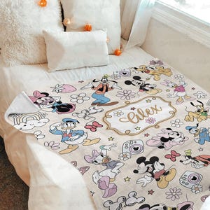 Custom Xmas Disney Blanket With Mickey And Friends, Cute Mickey Mouse Blanket, Cozy Magic Kingdom Decor, Disneyland Birthday Gift, THA316-5 bild 4