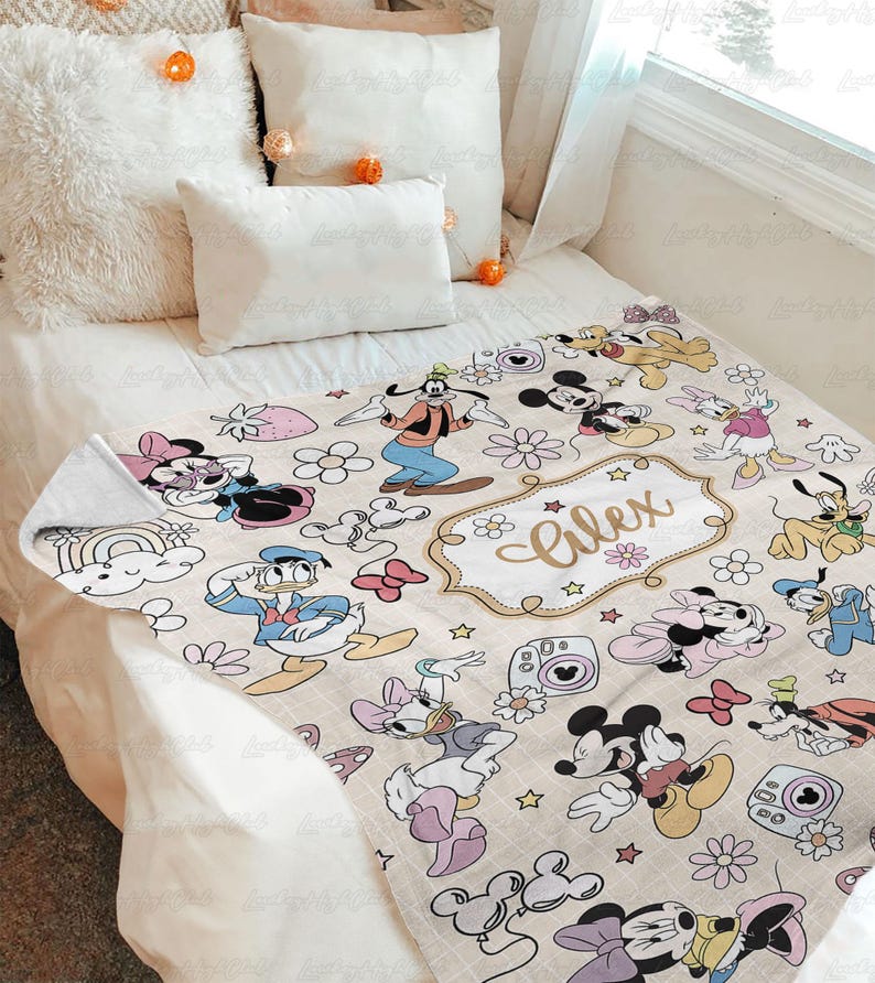 Custom Xmas Disney Blanket With Mickey And Friends, Cute Mickey Mouse Blanket, Cozy Magic Kingdom Decor, Disneyland Birthday Gift, THA316-5 bild 4