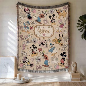 Custom Xmas Disney Blanket With Mickey And Friends, Cute Mickey Mouse Blanket, Cozy Magic Kingdom Decor, Disneyland Birthday Gift, THA316-5 bild 5