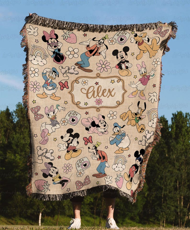 Custom Xmas Disney Blanket With Mickey And Friends, Cute Mickey Mouse Blanket, Cozy Magic Kingdom Decor, Disneyland Birthday Gift, THA316-5 bild 6