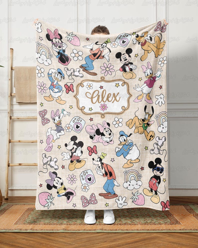 Custom Xmas Disney Blanket With Mickey And Friends, Cute Mickey Mouse Blanket, Cozy Magic Kingdom Decor, Disneyland Birthday Gift, THA316-5 bild 3