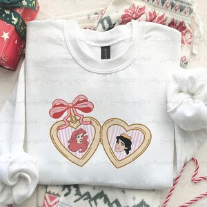 Disney Princess Ariel & Eric Valentines Shirt, Little Mermaid Heart Locket Shirt, Disney Valentine's Bows Shirt, Disney Family Trip, MYD287 bild 8