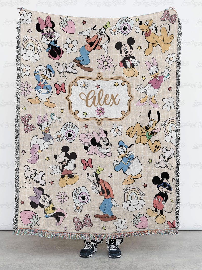 Custom Xmas Disney Blanket With Mickey And Friends, Cute Mickey Mouse Blanket, Cozy Magic Kingdom Decor, Disneyland Birthday Gift, THA316-5 bild 7