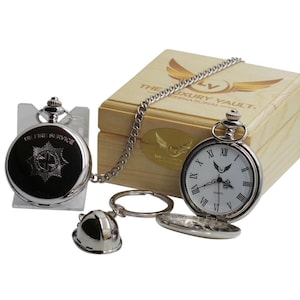 Britse brandweerman zilveren zakhorloge en helm sleutelhanger aangepaste gegraveerde achterkant houten geschenkdoos brandweerman luxe cadeau brandweer