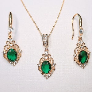 Art deco earrings Vintage, Gold dangle drop earrings, 1920s jewelry, Art nouveau, Emerald earrings, Gatsby wedding, emerald necklace