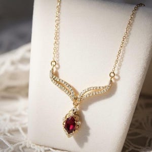 Collier Art déco rouge, bijoux de mariée rubis, collier rubis, bijoux des années 1920, collier Bridgerton rouge, collier tendance, collier pendentif rubis
