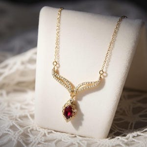 Collier Art déco rouge, bijoux de mariée rubis, collier rubis, bijoux des années 1920, collier Bridgerton rouge, collier tendance, collier pendentif rubis