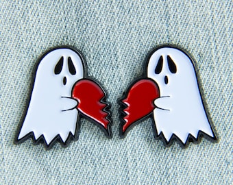 Heart Ghost Enamel Pin Set – Spooky Gothic Couple Jewelry for Valentine's Day.