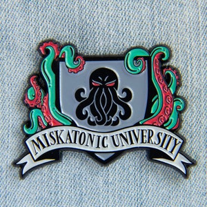 Miskatonic University Enamel Pin - H.P. Lovecraft Cthulhu Tentacle School Crest Banner - Horror Fiction Book Unisex Lapel Hat Accessory