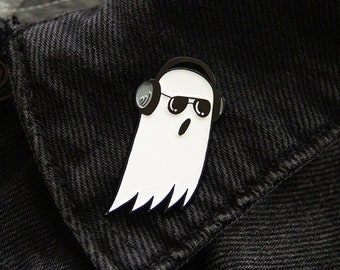 Headphones Ghost Enamel Pin - Spooky Music Lovers Gift Funny Cool Style Gothic Fashion Men's Accessories Unisex Lapel Jewelry Button Badge