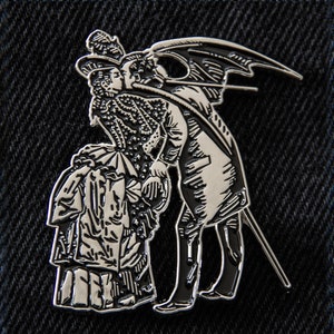 Des Teufels Kuss Max Ernst Surreale Kunst Emaille Pin Gustave Dore Viktorianische Gothic Romanze Accessoire Goth Mode-Stil Hexenästhetik Luzifer