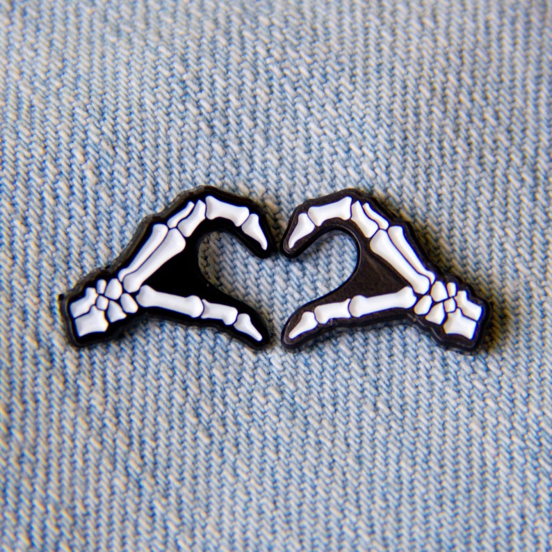 Skeleton Hands Heart Sign Enamel Pin Set of 2 - Punk Rock Horror Wedding Gift Goth couples Love Romantic Spooky Witchy Halloween Fashion 