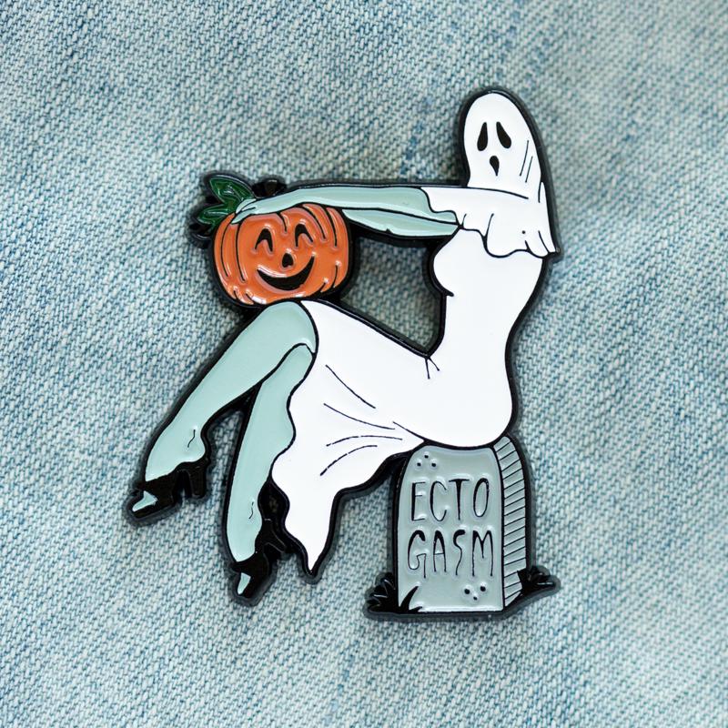 Pin de esmalte fantasma de pin-up - Accesorio de moda rockabilly gótico - Broche de solapa de regalo de película de terror de calabaza de Halloween vintage