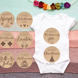 Ensemble d'étapes marquantes pour les premières fêtes de fin d'année, cartes en bois pour les premières fêtes de bébé de bébé, enseignes en bois gravées au laser, souvenir de bébé, idée cadeau baby shower