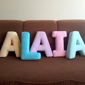 Almofadas grandes de veludo com letras para chá de bebê • Letras de parede almofadadas • Personalize o presente de inauguração • Atividade infantil do alfabeto