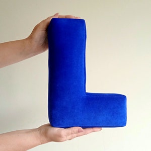 Almohadas con letras de terciopelo azul para la decoración de la sala de juegos • Juguete educativo • Actividad para niños en edad preescolar • Decoraciones para baby shower • Almohada con el alfabeto