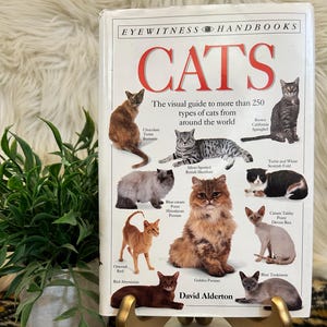 Eyewitness Handbooks of Cats - The visual guide to more than 250 types of cats from around the world by David Alderton Paperback 1992