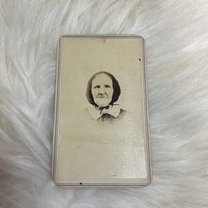 CDV Photograph Card Older woman in bonnet Late 1800's New England Geo. W. Wilcox Traveling Photographer
