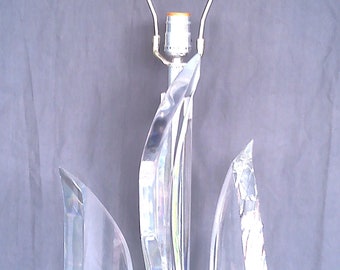 Mid Century Modern Retro Lucite Sculpture Table Lamp