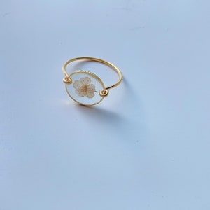 Ring met echte bloemen/harsring/harsring geperste bloem/plantring/botanische ring/witte bloemring/maat kan worden aangepast