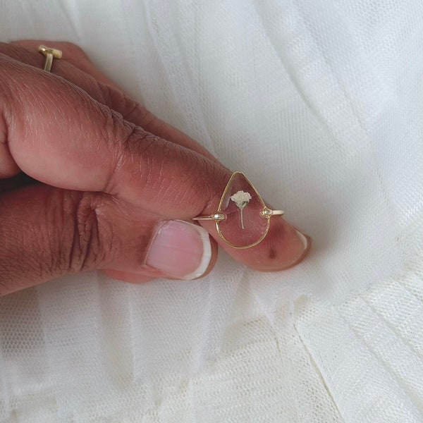 Baby’s Breath Ring/dainty and cute resin ring/Gypsophila Flower/Pressed flower ring/gift for her/plant ring