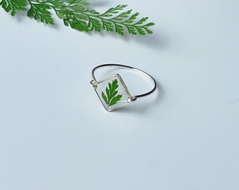 Real Fern Ring/Pressed Leaf Ring/Plant Ring/Resin Ring/Botanical Ring/Delicate stackable ring/Customized to any size