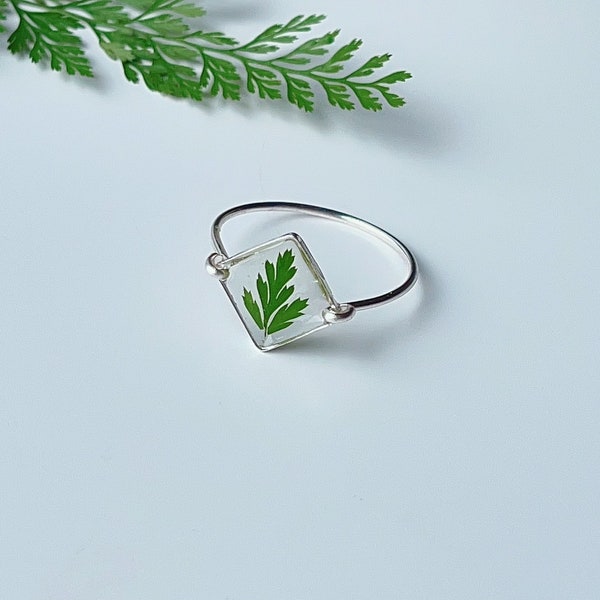 Real Fern Ring/Pressed Leaf Ring/Plant Ring/Resin Ring/Botanical Ring/Delicate stackable ring/Customized to any size