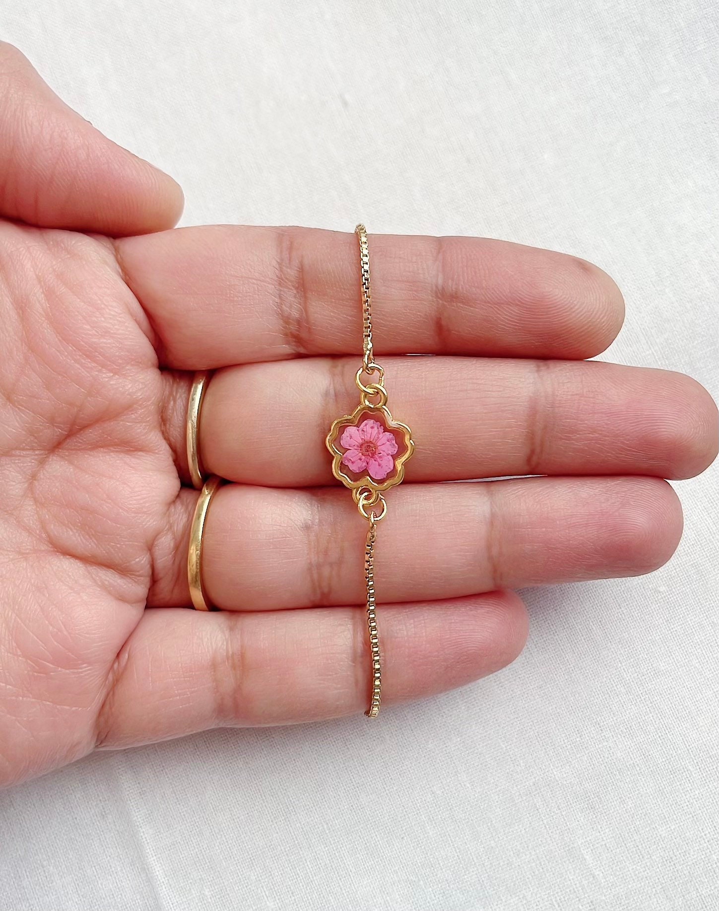Pressed flower bracelet, Resin bracelet, gold bracelet, Small size, Bridesmaid bracelet, Friendship bracelet, gift for her