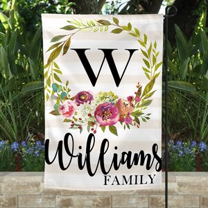 flower garden flag, personalized garden flag, custom garden flag, garden flag, personalized flag, Spring Floral Wreath Flag with name