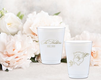 Classic Crest Monogram Frosted Wedding Cups, Modern Wedding Cups, Fancy Elegant Script, Custom Wedding Cups, Plastic Cups, 16oz Frosted Cups